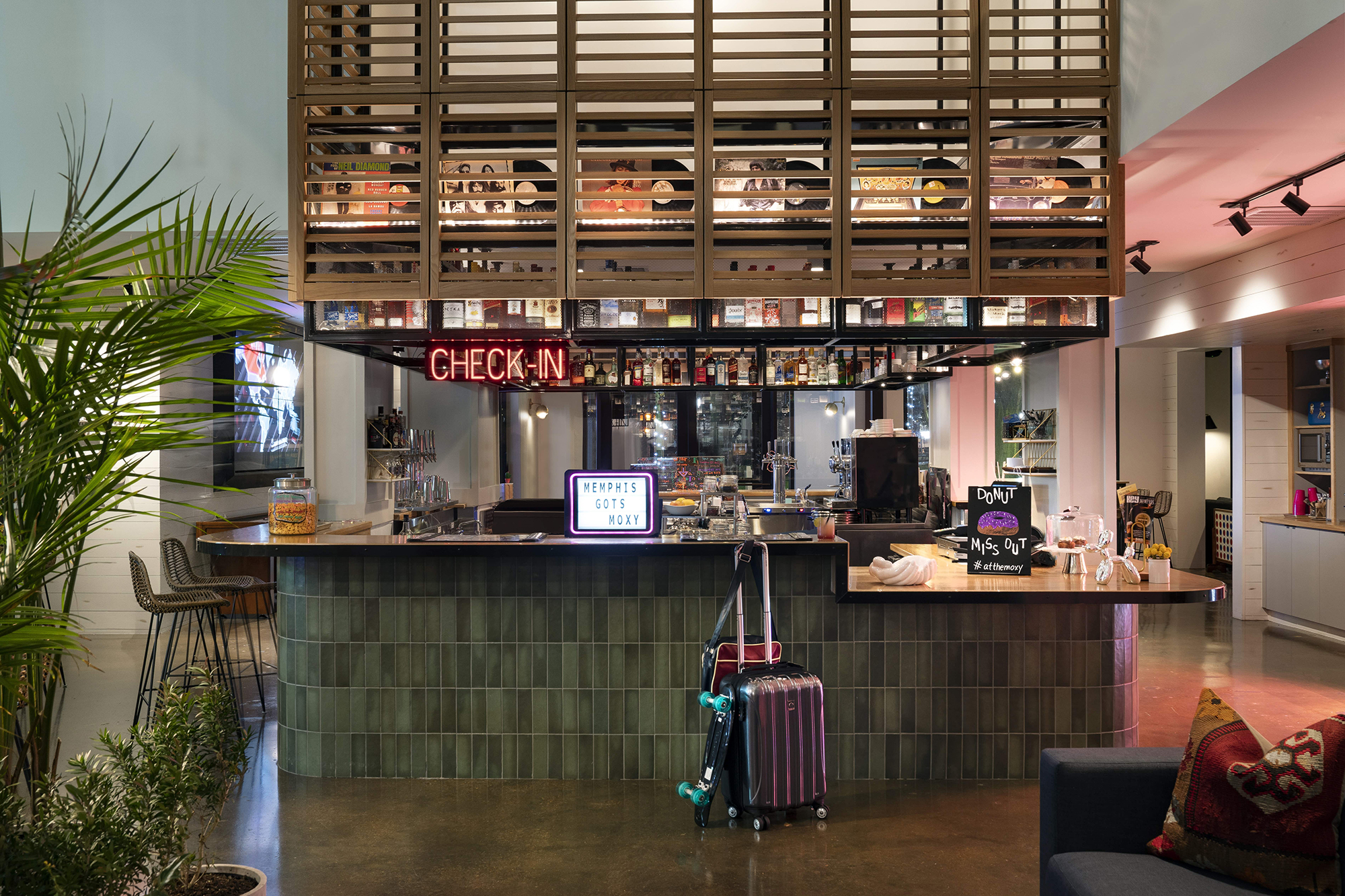 The bar at the Moxy Memphis Downtown | Moxy 