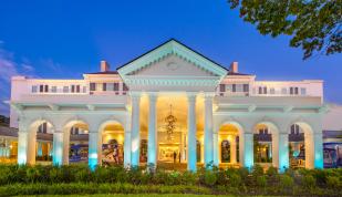 Graceland Tours &amp; Hotel Stay Package Photo