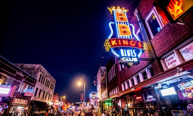 BB Kings Blues Club lit up at night on Beale Street