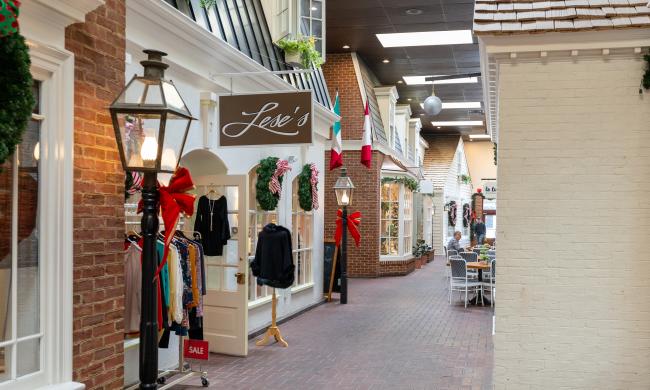 Chickasaw Oaks indoor shopping mall with Colonial design.