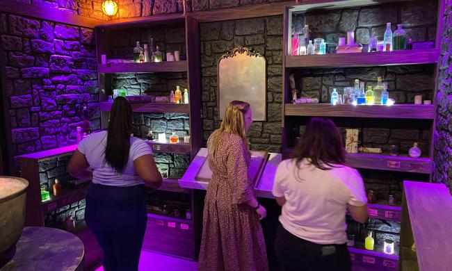 AMUSE: Adventure Museum room designed as a wizards lab with potions.