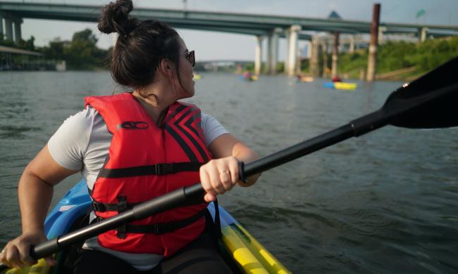 Kayak Wolf River Harbor/ Logan Young