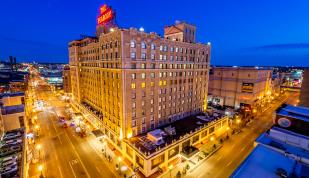 Exterior of the Peabody Hotel in Memphis at night
